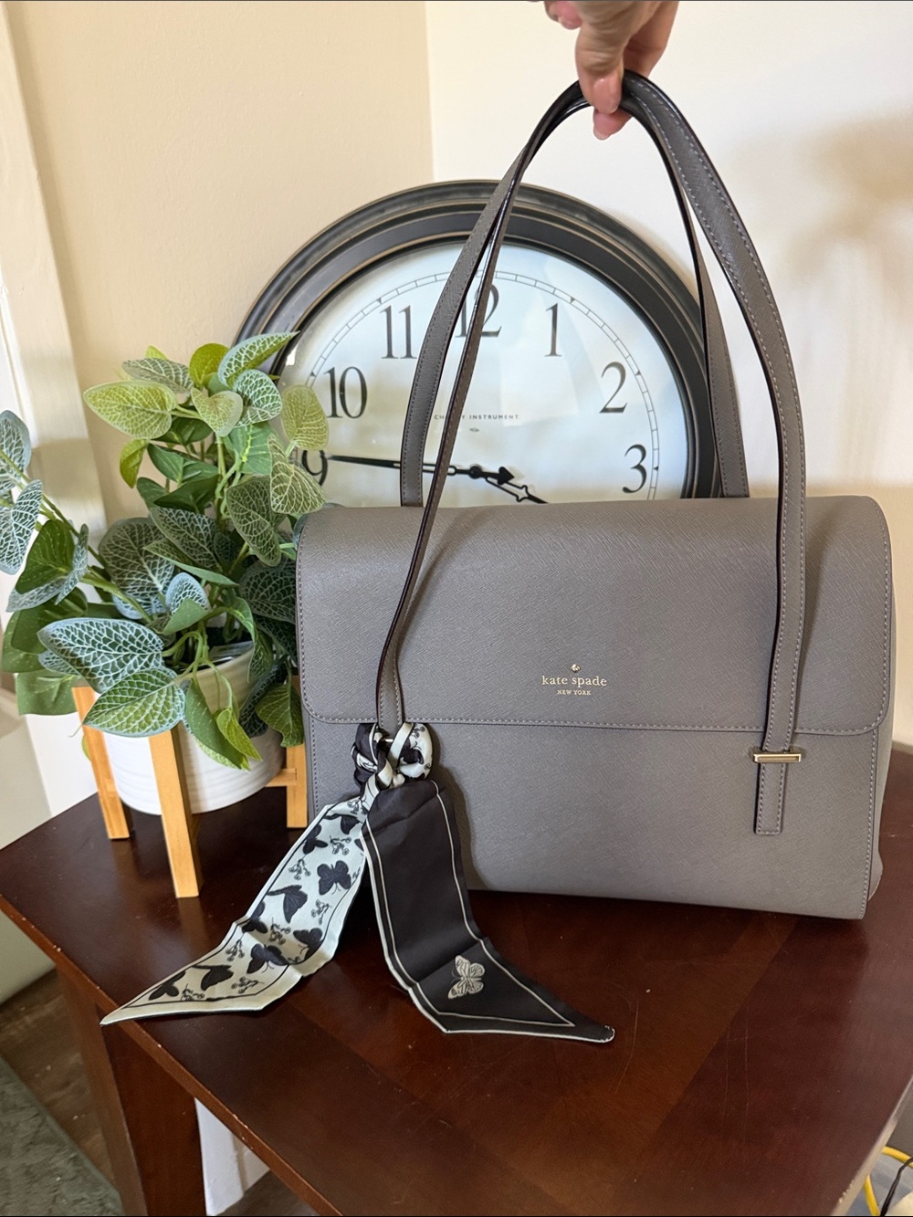 kate spade Gray Leather Shoulder Bag with Black-and-green Twilly